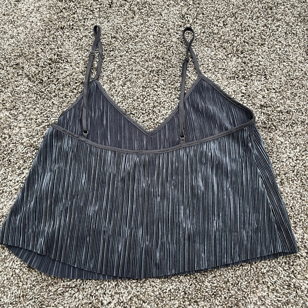 Victoria’s Secret Metallic Gray Pleated Cropped Tank Top - Picture 4 of 4